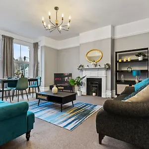 parea-living-leytonstone-2-bedroom-serviced-apartment.brighton-hotels-england.com/