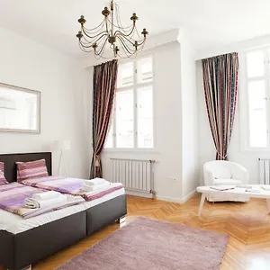 chic-charm-apartment.inbudapesthotels.com/